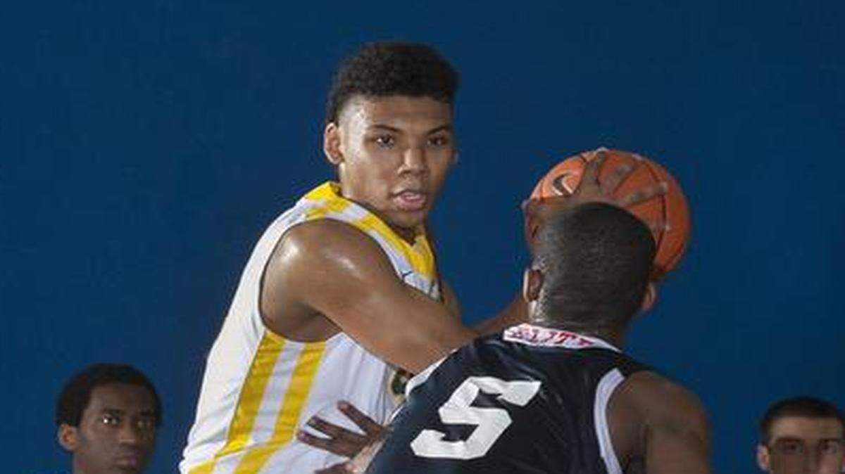 
Allonzo Trier, (left foreground), a guard from Findlay Prep in Henderson, Nev., is one of the top high school players in the country. He played in the Sunflower Showcase AAU basketball tournament at Okun Fieldhouse at the MidAmerica West Sports Complex in Shawnee on Thursday.
