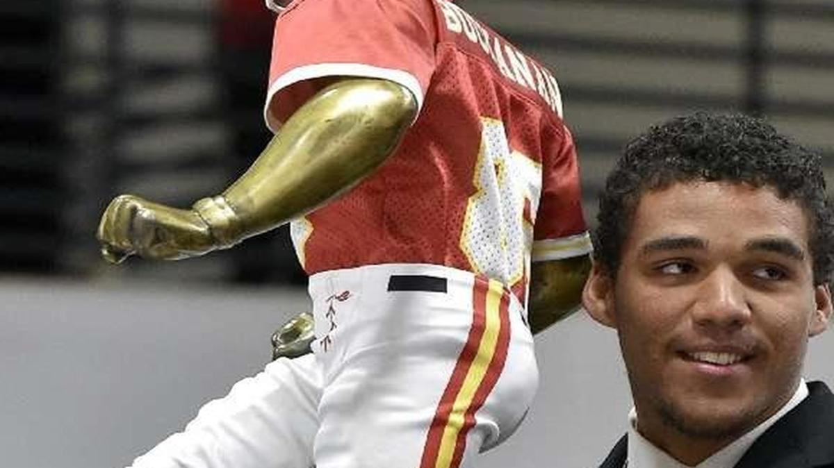 Lawrence’s Amani Bledsoe, who won the Buck Buchanan award, is going to Oklahoma.