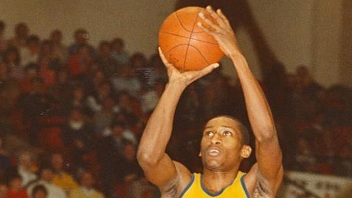 Former Tulsa star Steve Harris, who played at Blue Springs, died Monday at the age of 52.