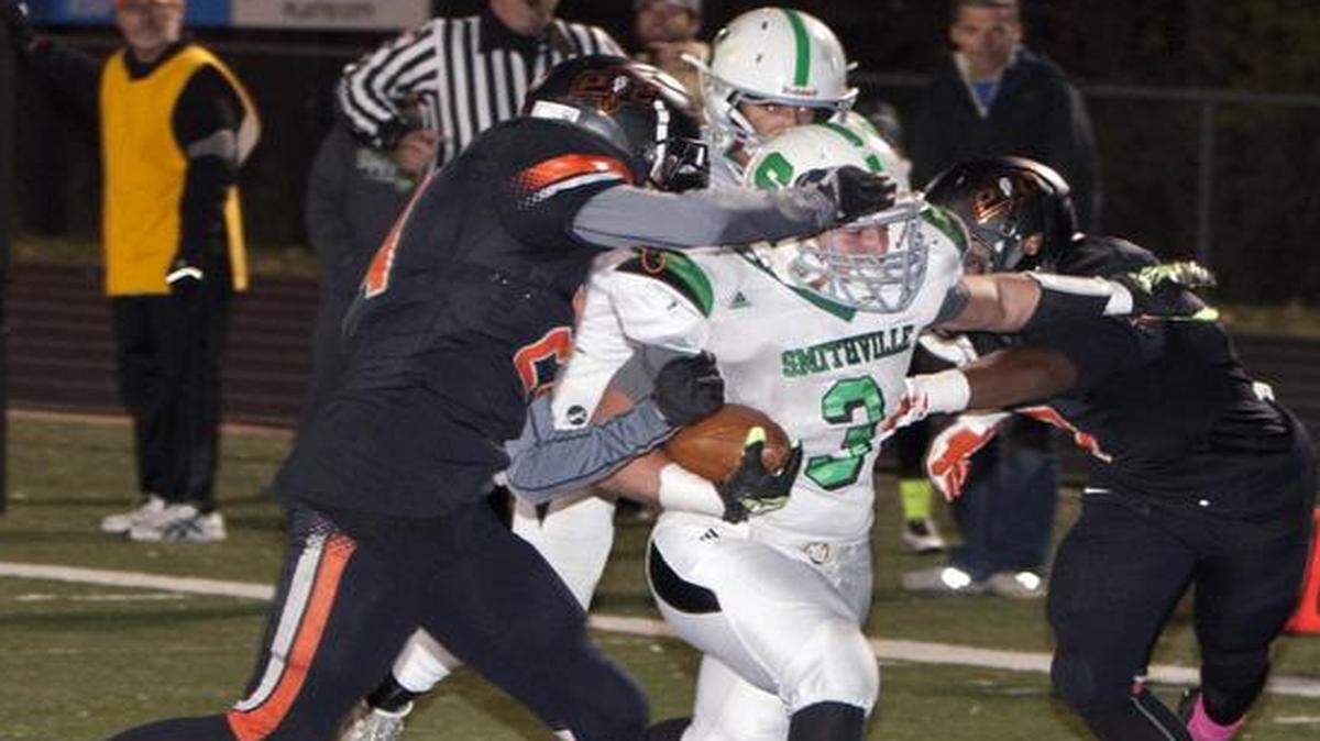 
Smithville’s Charlie Nihart would not be denied as he scored the game winning touchdown in the final minute against Platte County in the Missouri Class 4 district playoff game on Friday night. Smithville won 44-38
