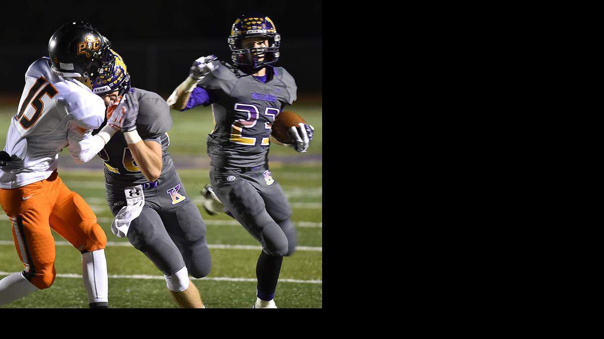 
Kearney’s Jess Davis ran for a touchdown in third-quarter action of the Bulldogs’ victory on Friday night over Platte County.
