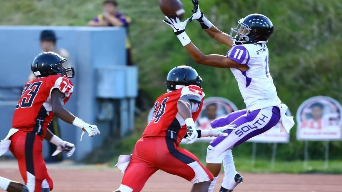 Park Hill South receiver Dillon Thomas caught a touchdown pass over Park Hill defender Brent Woods during Friday’s game.