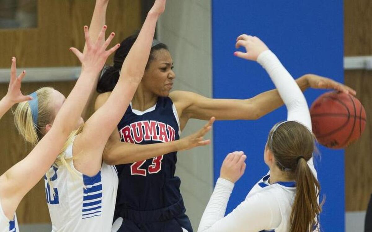 Truman High School’s Kierra Collier (center) tried to evade defenders in a game against Liberty High School in February.