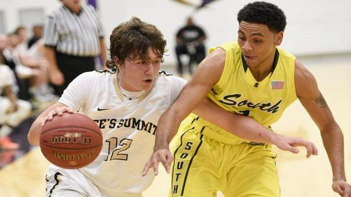 
Drew Lock (left) of Lee’s Summit drove around Brian Harness of Shawnee Mission South during the first half of the Hy-Vee Shootout on Dec. 20. Shawnee Mission South won 52-47. 


