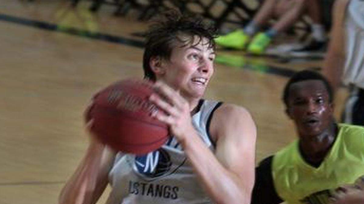 
Jackson Shank of Blue Valley North looked for a shot during the championship game for the large varsity division Sunday. 


