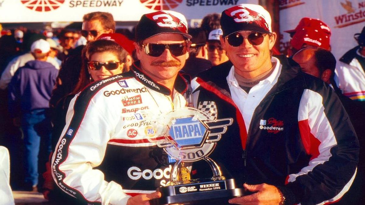 Royals manager Ned Yost (right) worked on Dale Earnhardt’s pit crew during the 1994 strike.