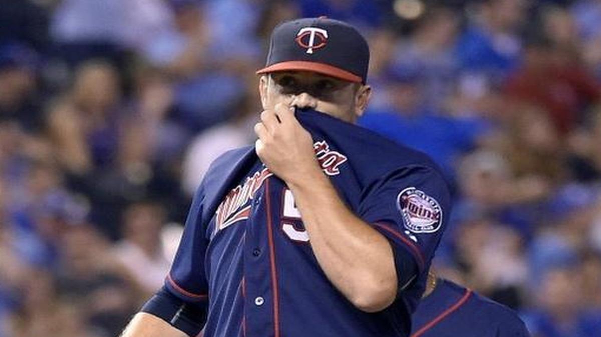 Minnesota Twins relief pitcher Brian Duensing (left) waited to be relieved in the 10th inning after hitting the Royals’ Alex Gordon with a pitch during a game on Sept. 9 at Kauffman Stadium.