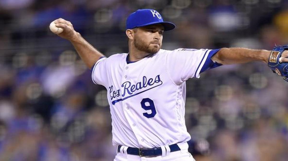 Royals catcher Drew Butera pitched in the ninth inning of Saturday’s game against the Astros at Kauffman Stadium.
