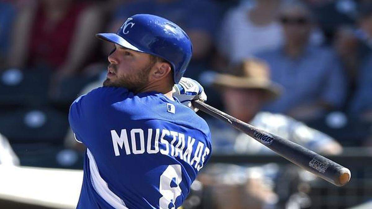
Mike Moustakas has been a pull hitter most of his life, but he is working to hit the ball more to the left side.
