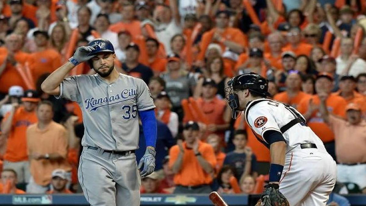 
The Royals’ Eric Hosmer flipped his bat and walked away from the plate after striking out for the final out of the fifth inning.
