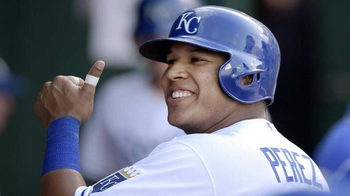 
Are the Royals in the playoffs? Salvador Perez’s thumbs-up tells you all you need to know.
