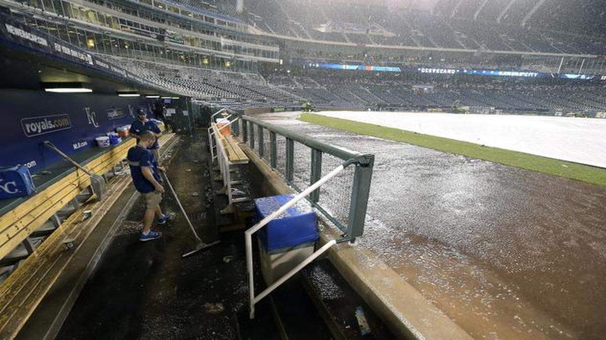 
For more than three weeks, the Royals and Indians have played their schedules with a extra outcome hanging over them. The Indians led the Royals 4-2 in the 10th inning of a game on Aug. 31 that was suspended by rain. The teams will finish the contest Monday in Cleveland before the beginning of their three-game series.

