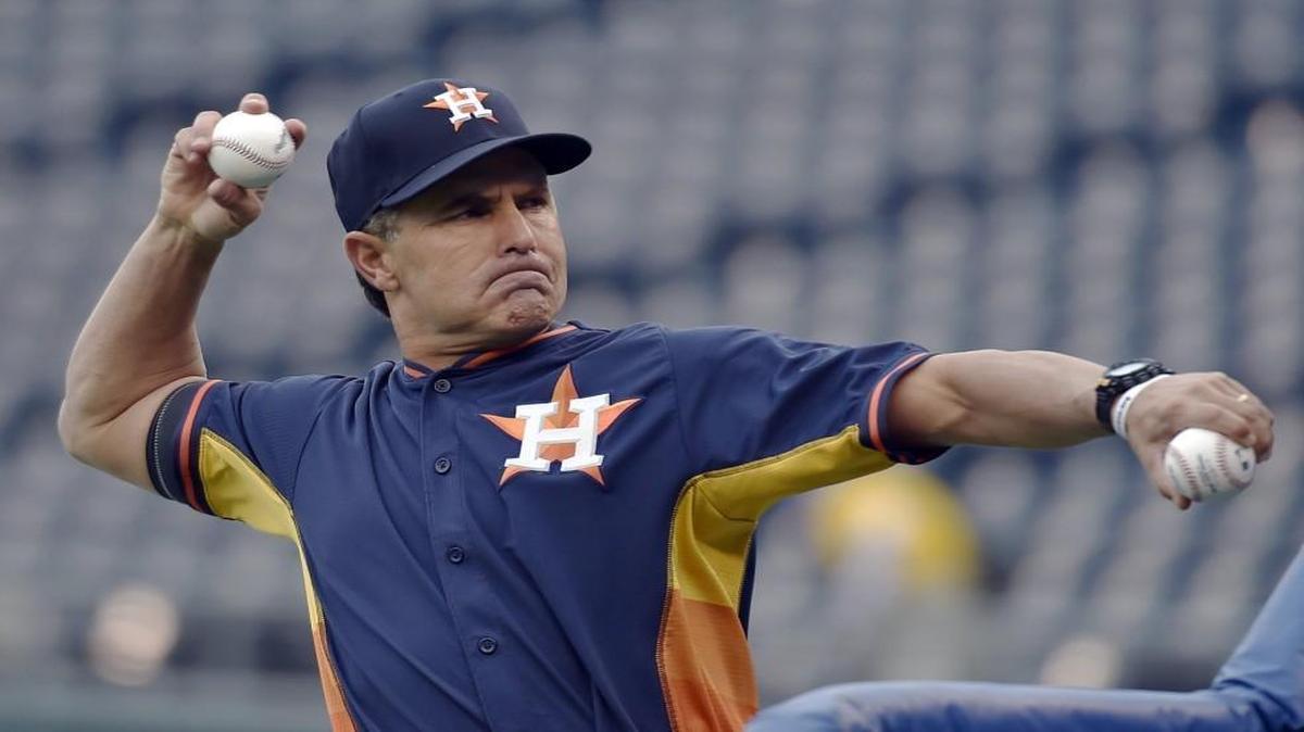 
Houston Astros bench coach Trey Hillman threw during batting practice before Game 2 of the ALDS at Kauffman Stadium.
