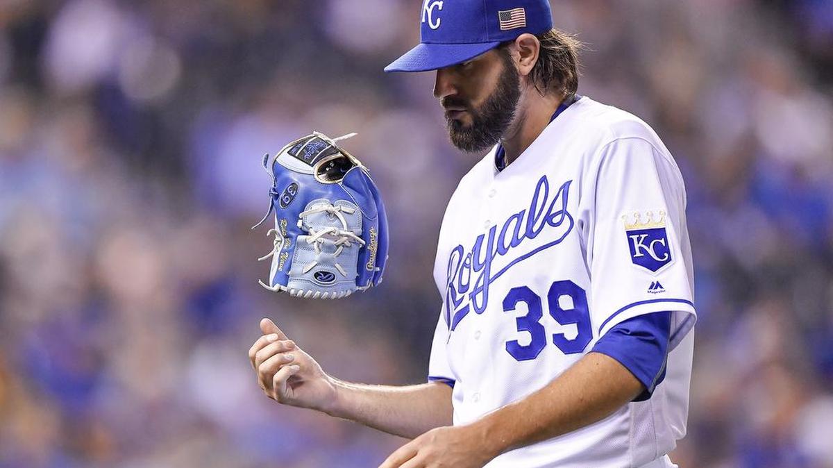 Royals starter Jason Hammel flipped his glove in the air after he was taken out in the fourth inning of Monday’s game against the White Sox at Kauffman Stadium. Hammel gave up five runs in 3 1/3 innings.