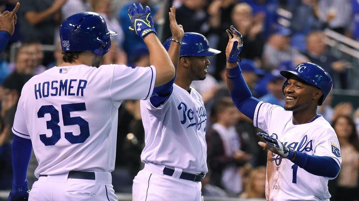 
The Royals’ Jarrod Dyson (1) was congratulated by Eric Hosmer (35) and Alcides Escobar (2) after Dyson hit an inside-the-park home run in the sixth inning Wednesday against the Tampa Bay Rays at Kauffman Stadium.
