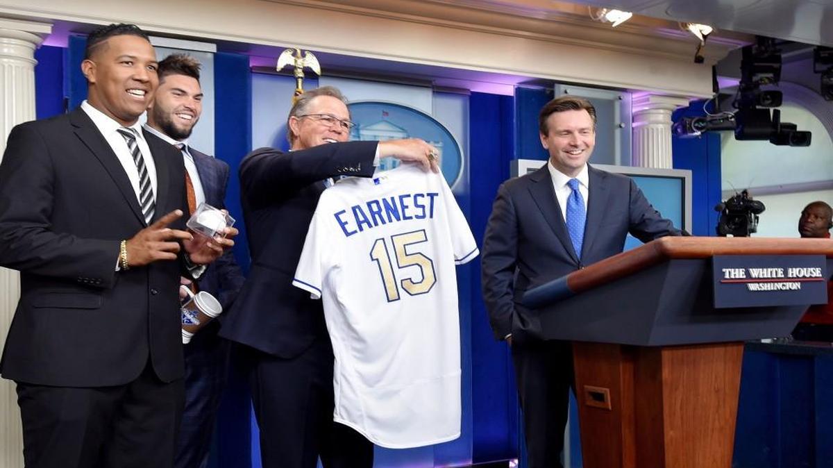 Kansas City Royals manager Ned Yost presented the press secretary Josh Earnest with a team jersey along with Salvador Perez and Eric Hosmer during the team’s visit to the White House in 2016.