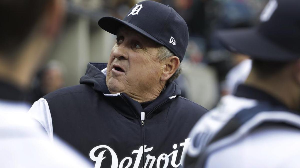 Former Detroit Tigers bench coach Gene Lamont will now work with Royals general manager Dayton Moore.