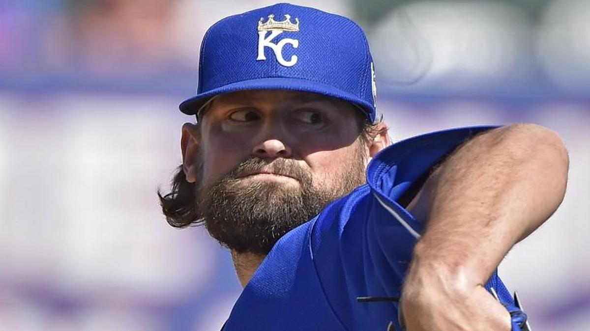 Back at Kauffman Stadium on Monday afternoon, Royals reliever Luke Hochevar said the elbow tightness that surfaced over the weekend in Seattle had subsided. He threw a side session before the series opener against the Washington Nationals.