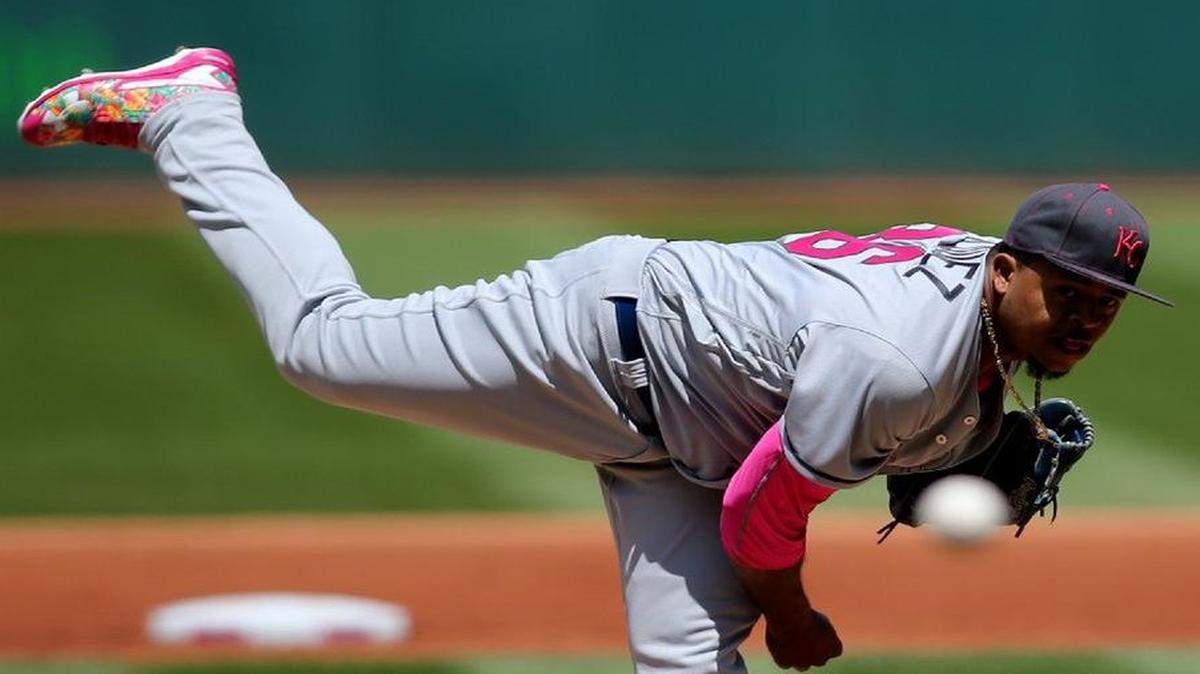 Royals starter Edinson Volquez lasted only 4 1/3 innings against the Indians on Sunday.