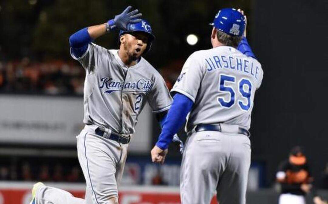 
Alcides Escobar’s solo home run in the third inning earned him a high-five from third base coach Mike Jirschele on Friday.

