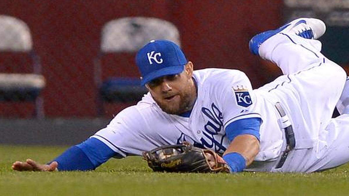 
Kansas City Royals left fielder Alex Gordon dived to make a catch against Toronto on April 29, 2014, at Kauffman Stadium in Kansas City.
