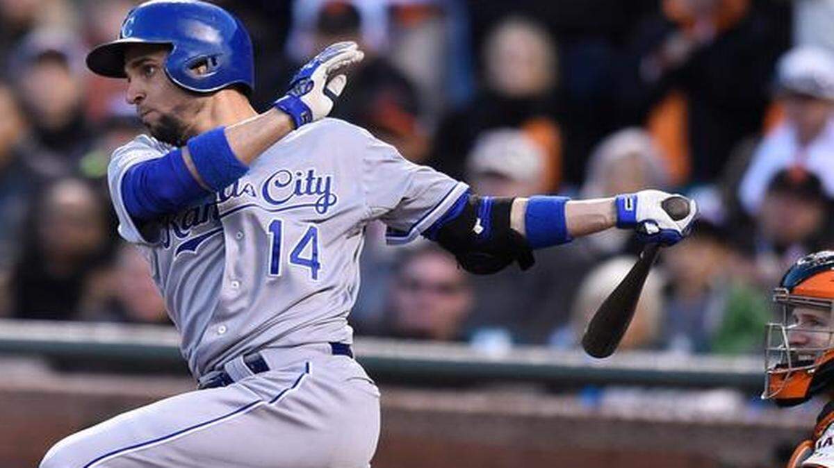 
Omar Infante singled and scored teammates Lorenzo Cain and Eric Hosmer in the third inning of the Royals’ 11-4 loss to the Giants in World Series game four in San Francisco.
