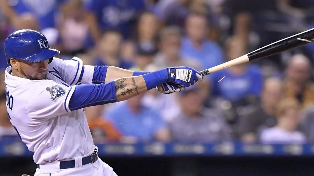 Royals outfielder Paulo Orlando is batting .359, 12 points better than league leader Jose Altuve, but he doesn’t have enough plate appearances to qualify for the batting title race. Can he catch up?
