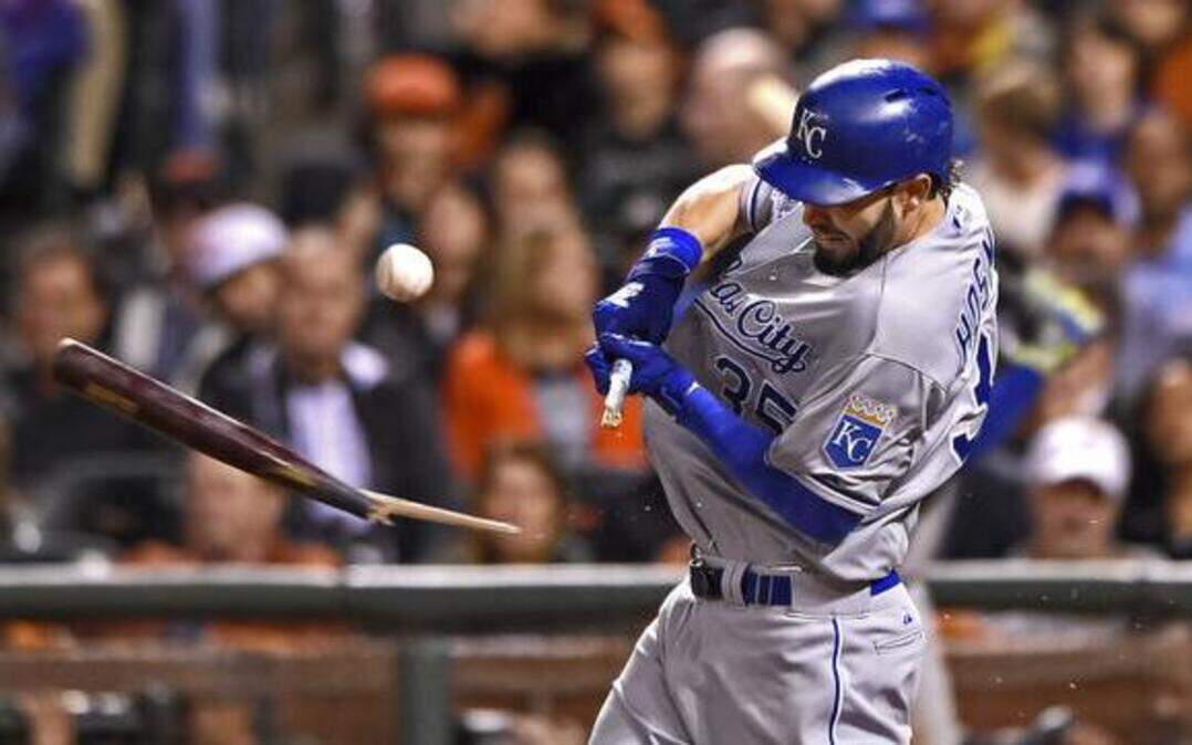 
Eric Hosmer smashed his bat in the ninth inning against the Giants on Friday. In the sixth inning, on the 11th pitch, his hit up the middle helped Alex Gordon score.
