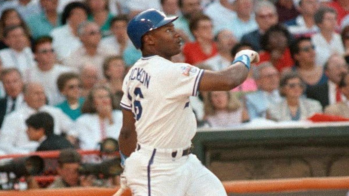 
The Royals’ Bo Jackson watched his home run take off in the first inning of the 1989 All-Star Game.
