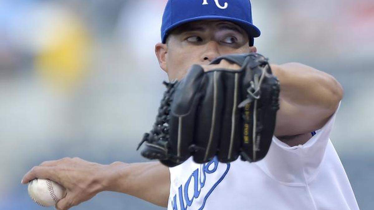 
Jeremy Guthrie started for the Royals Saturday evening against the Indians at Kauffman Stadium,
