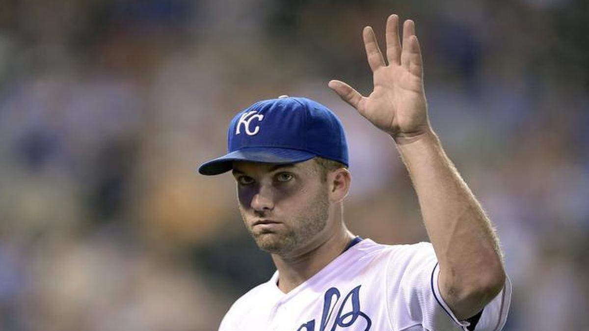 
Danny Duffy agreed to a $2.425 million contract for 2015 on Friday, avoiding salary arbitration. He had filed for $3 million.
