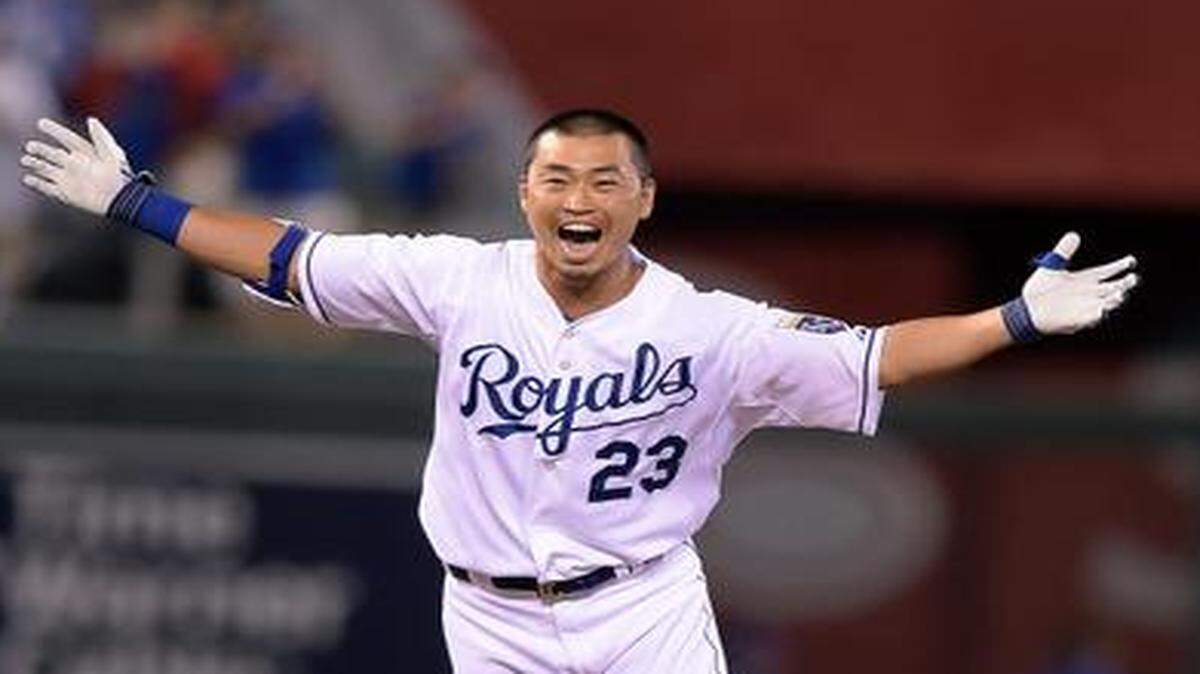 
Nori Aoki celebrated after his single drove in the game-winning run for the Royals in the 14th inning on Thursday night.
