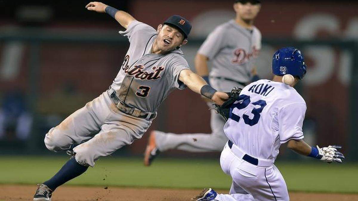 
A throw to Detroit Tigers second baseman Ian Kinsler was off the mark as the Royals’ Nori Aoki stole second and advanced to third before being called back to first for an interference call on the batter, Lorenzo Cain, in a game in July.
