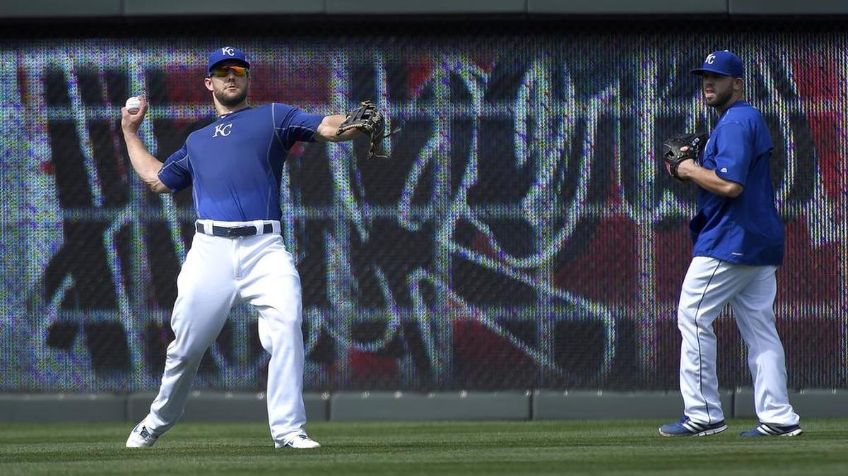 
Alex Gordon took part in fielding practice on Saturday against the White Sox at Kauffman Stadium and expects to begin a rehab assignment soon.
