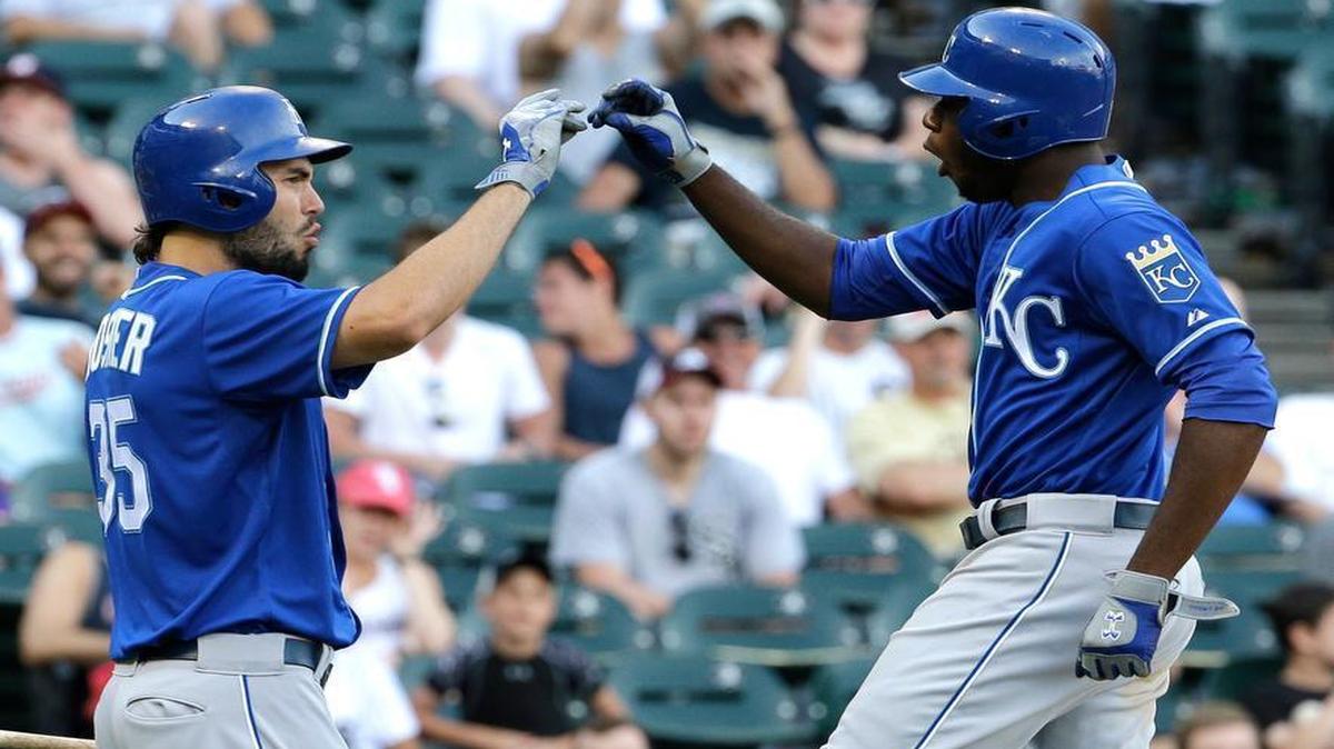 
The Royals’ Lorenzo Cain (right) celebrated with teammate Eric Hosmer after Cain hit a solo home run in the 13th inning against the White Sox on Saturday in Chicago. The Royals won 7-6. 
