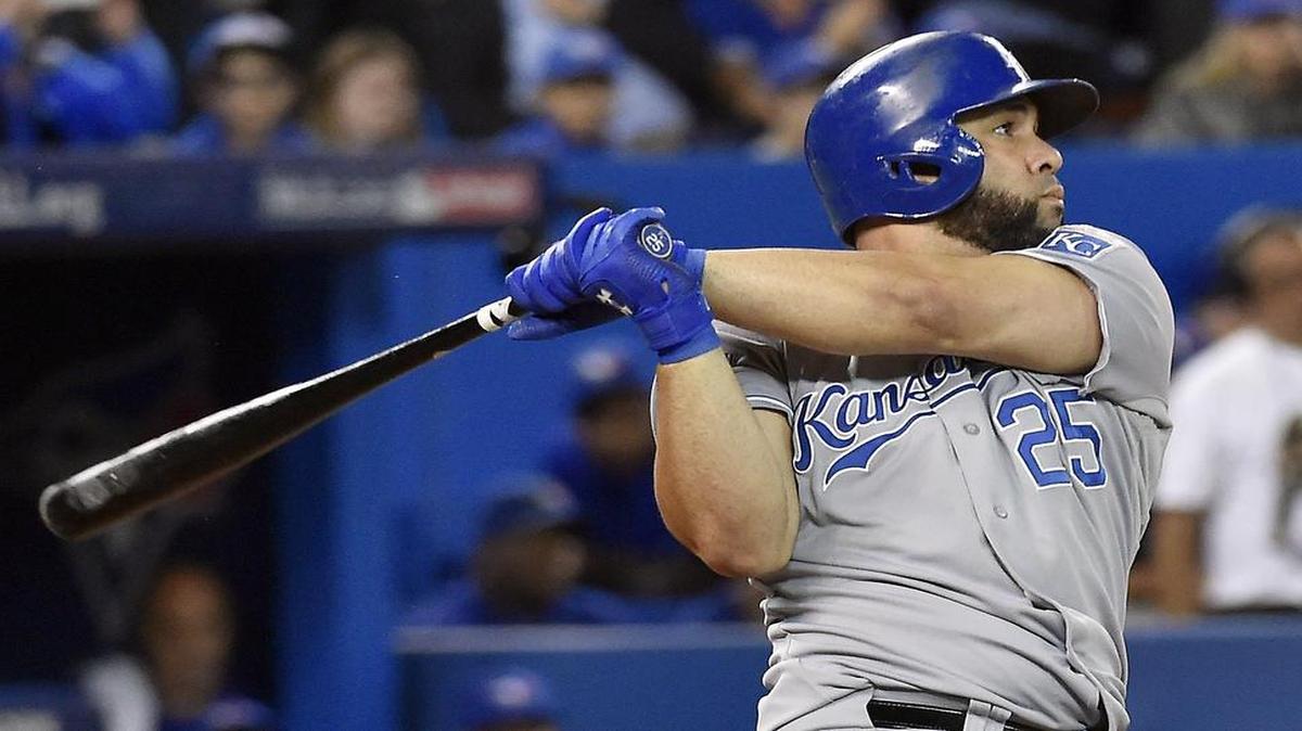 Kansas City Royals designated hitter Kendrys Morales won a Louisville Silver Slugger award Thursday night.