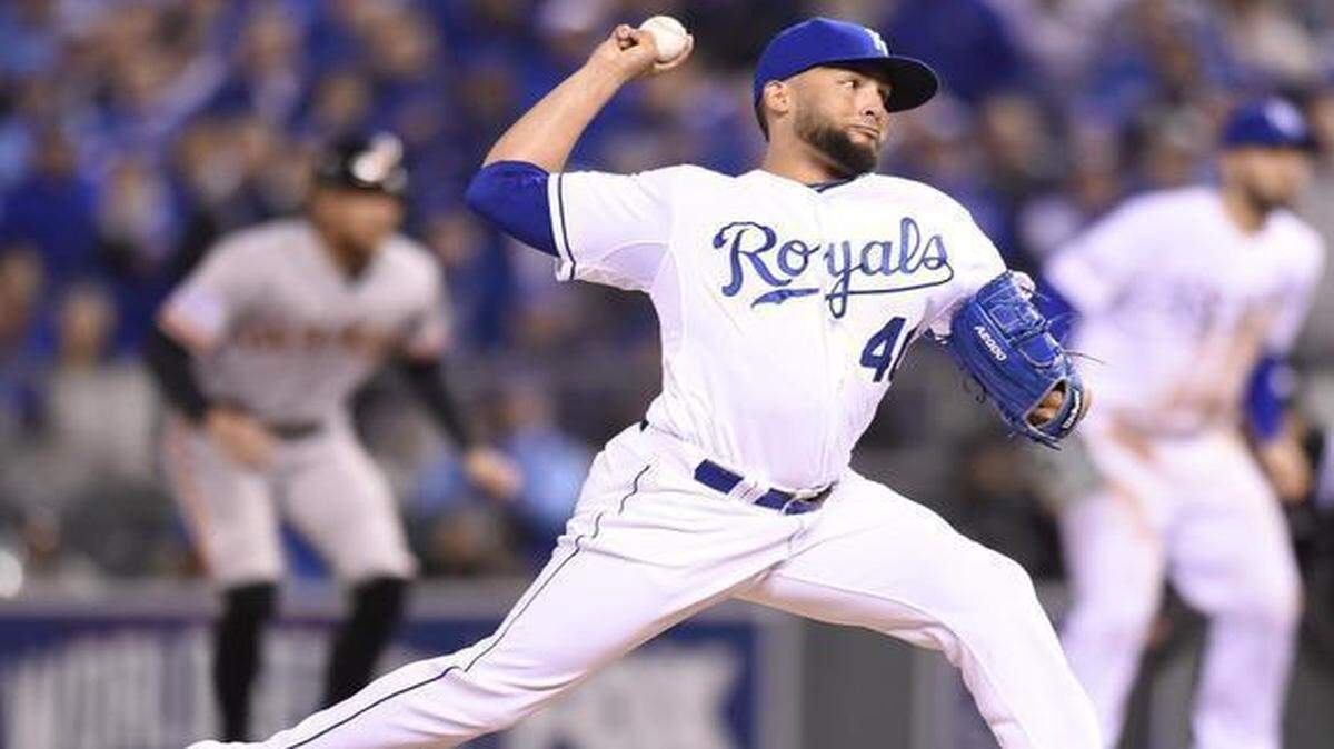 
Kansas City Royals relief pitcher Kelvin Herrera threw in the fourth inning in game seven of the World Series.

