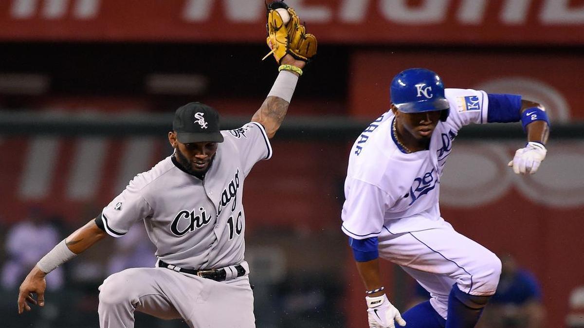 
Kansas City’s Alcides Escobar was able to steal second before the tag from Chicago White Sox shortstop Alexei Ramírez on Friday. The Royals opened a 10-game homestand with a 3-2 victory over Chicago.



