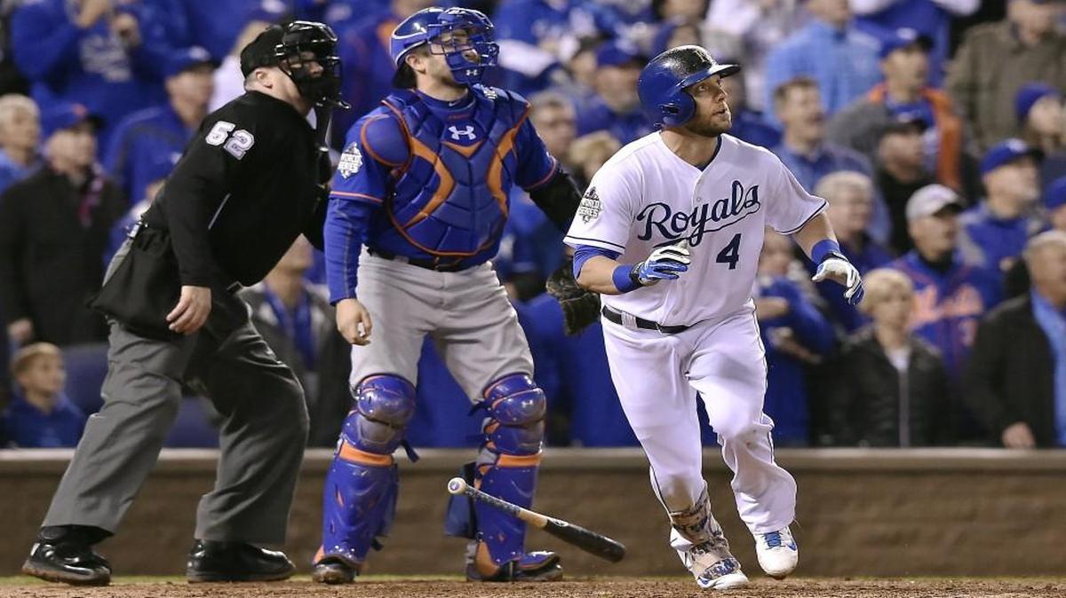 Royals outfielder Alex Gordon crushed a fastball from New York Mets closer Jeurys Familia, a long home run that tied Game 1 of the World Series 4-4 with one out in the bottom of the ninth.