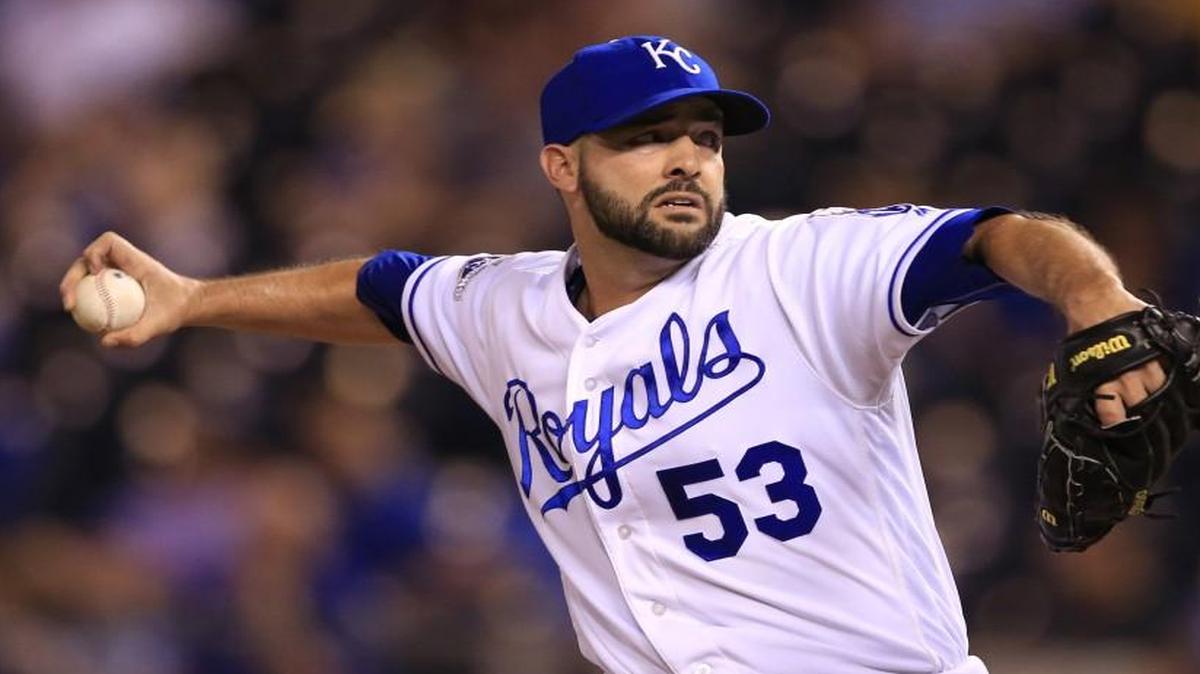 Dillon Gee will start for the Royals against the Twins on Saturday.