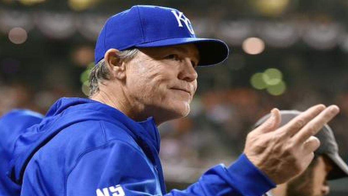
In the fifth inning, Royals manager Ned Yost signaled to pitching coach Dave Eiland, who was warming up relievers in game four of the World Series against the Giants on Saturday night in San Francisco.
