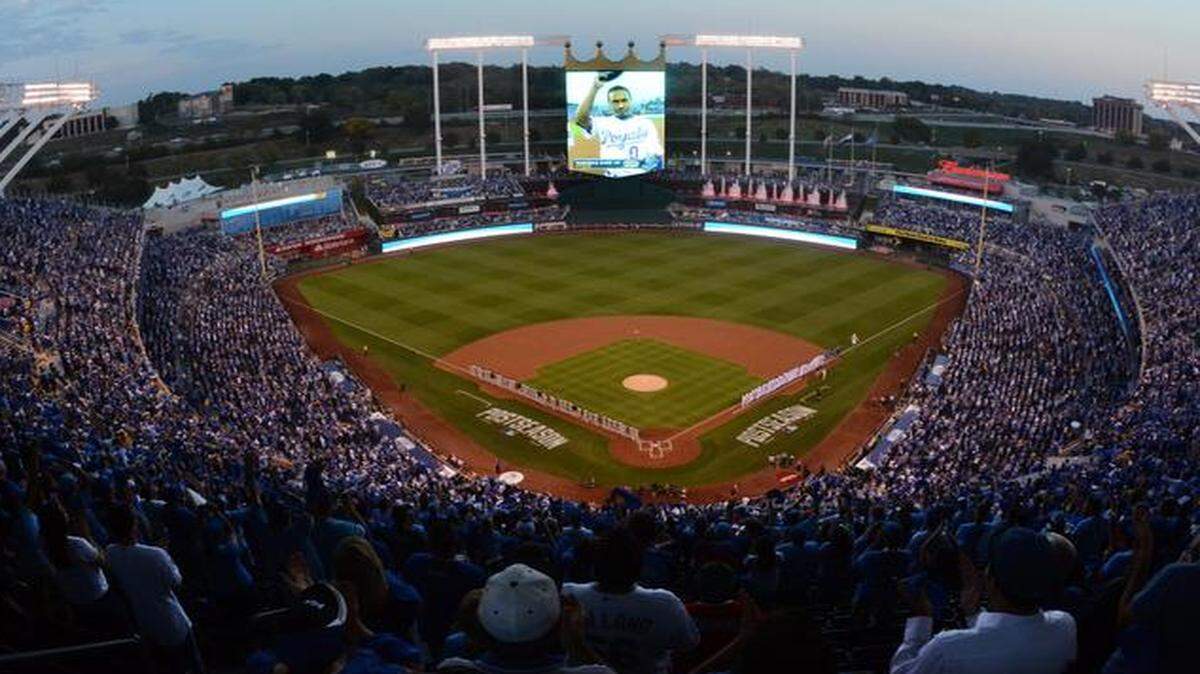 
Fans were out in full force for the Royals’ game against the Oakland Athletics on September 30, 2014 at Kauffman Stadium.
