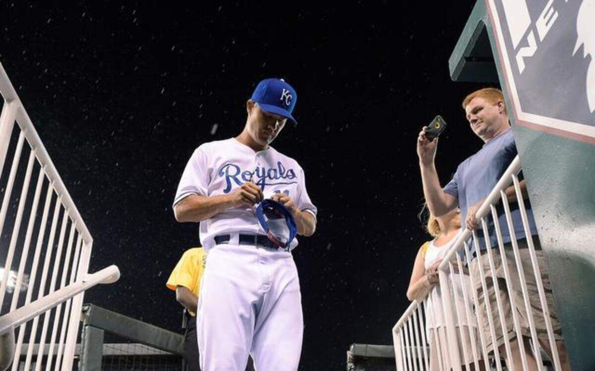 
Royals starting pitcher Jeremy Guthrie signed autographs for fans as rain delayed delayed Sunday’s game against the Cleveland Indians in the 10th inning. The game later was suspended and will resume on Sept. 22 with the Royals trailing 4-2 in 10th inning. 
