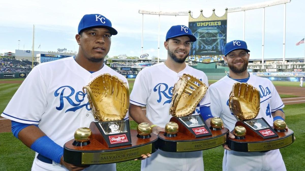 Kansas City Royals catcher Salvador Perez (from left), first baseman Eric Hosmer and left fielder Alex Gordon received their Rawling’s Gold Gloves awards before a game in 2014. All three are nominated again this year.