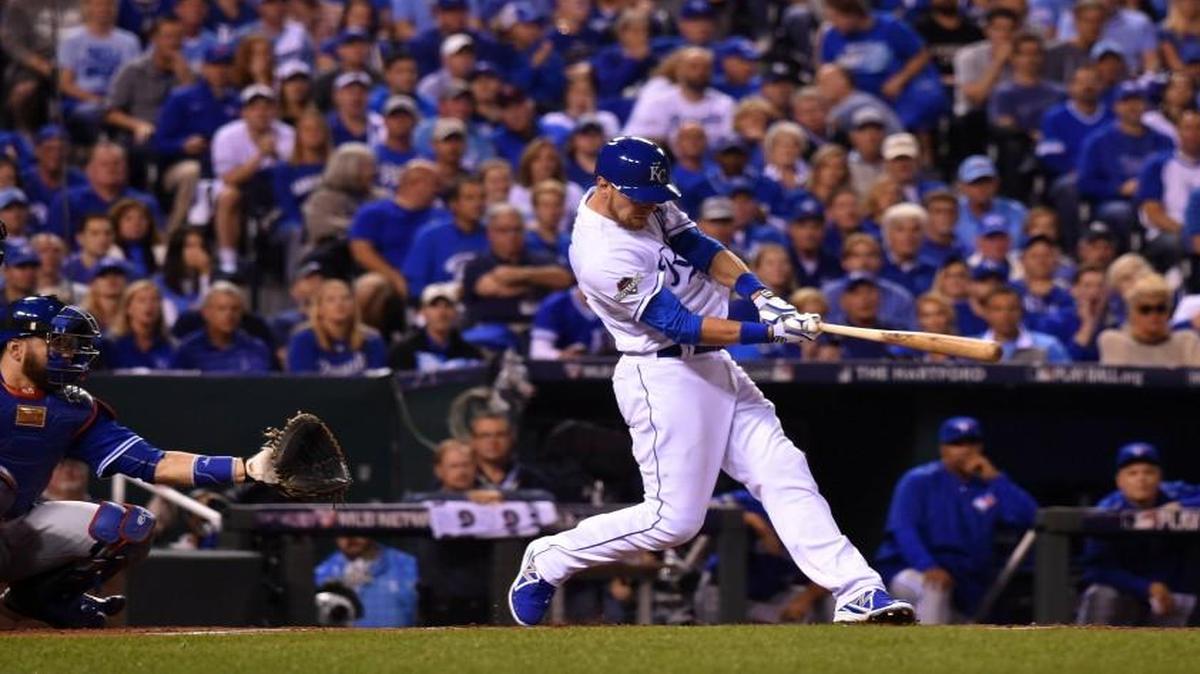 Ben Zobrist hits a home run in the first inning, proving the power of the top of the Royals’ lineup.