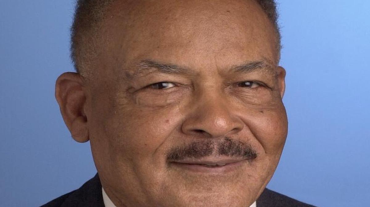 U.S. Rep. Emanuel Cleaver, Kansas City Mayor Sly James and Jackson County executive and former Royals great Frank White Jr., are headlining a fund-raising reception for a sculpture of former Negro Leagues umpire Bob Motley to be added to the Negro Leagues Museum.