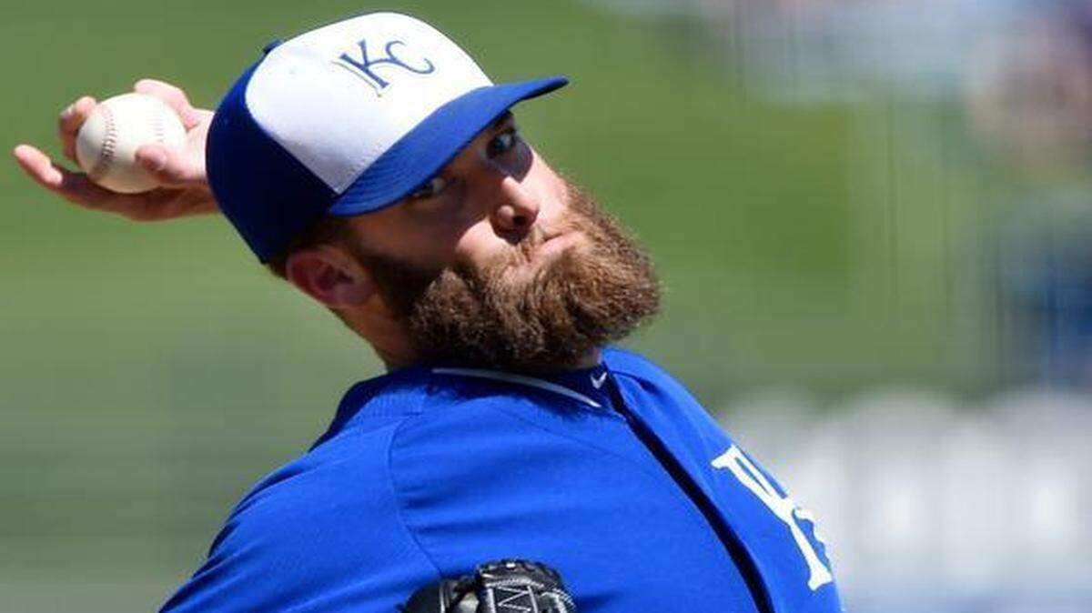 
Danny Duffy on Sunday continued a fine spring with 5 
1/3
 innings of two-run ball in a 4-2 victory over a San Francisco Giants split squad. Duffy scattered six hits and departed after an RBI double by shortstop Brandon Crawford. 
