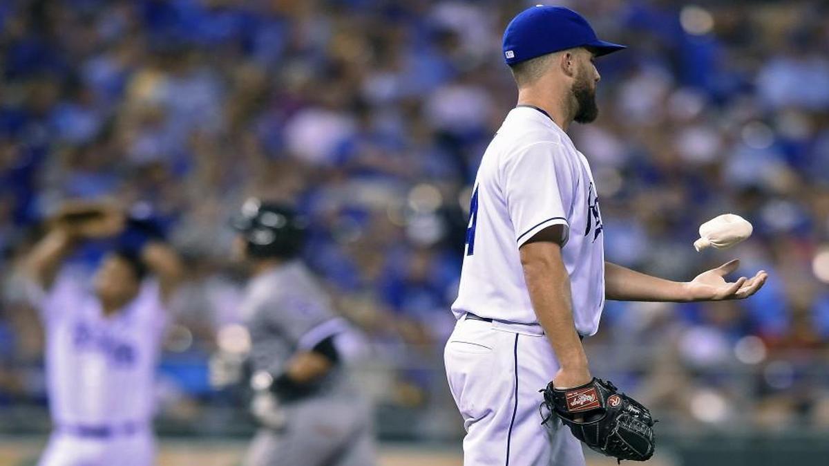 
Royals starter Danny Duffy (41) waited for Geovany Soto (58) of the Chicago White Sox to round the bases after hitting a solo home run in the seventh inning on Saturday night at Kauffman Stadium.
