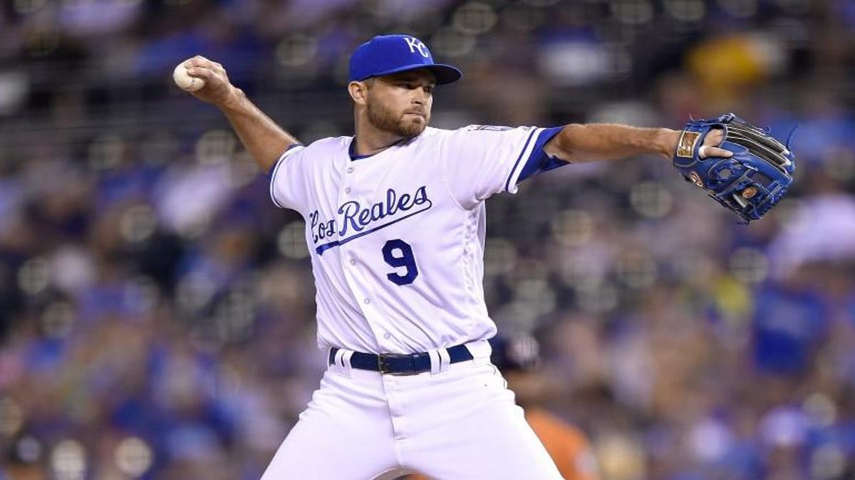 Royals catcher Drew Butera pitched in the ninth inning against the Astros on Saturday at Kauffman Stadium.