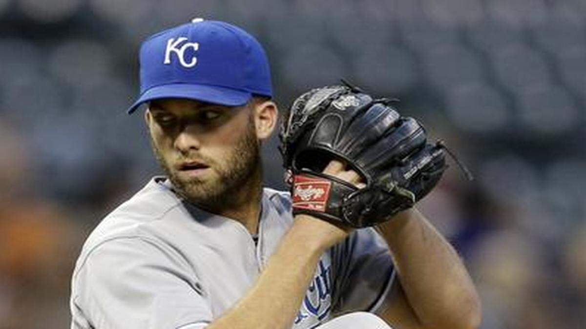 
Kansas City Royals starting pitcher Danny Duffy delivers in the first inning of Monday’s game against the Indians in Cleveland.
